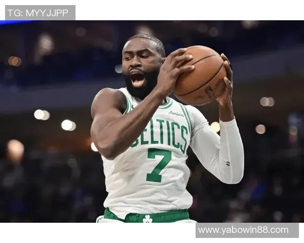 杰伦布朗半场表现全面9分9板6助助力球队攻防两端 杰伦布朗半场表现全面9分9板6助助力球队攻防两端