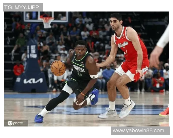 爱德华兹表现出色第三节独揽15分助球队轻松取胜19投9中斩获25分7篮板5助攻 爱德华兹表现出色第三节独揽15分助球队轻松取胜19投9中斩获25分7篮板5助攻